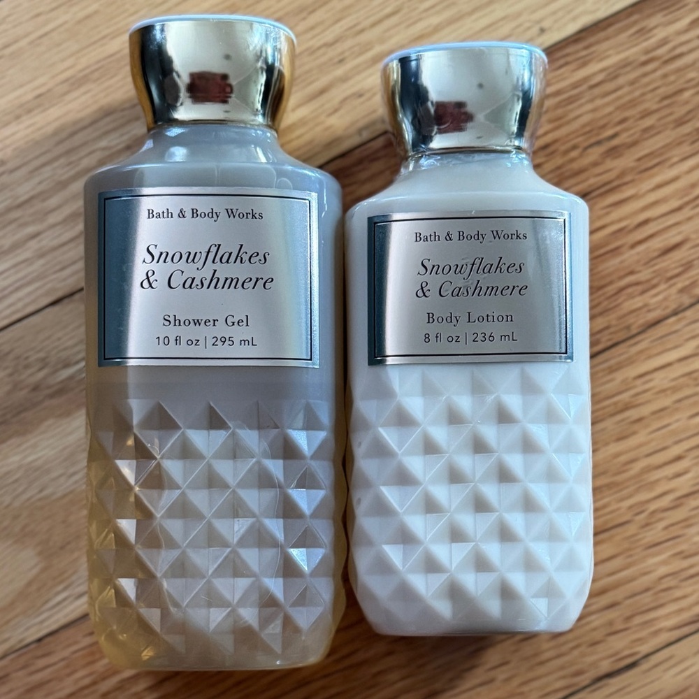 Bath & Body Works Snowflakes & Cashmere Shower Gel and Lotion Duo